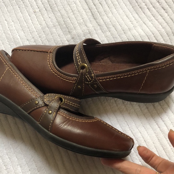 Clarks - Picture 2 of 9